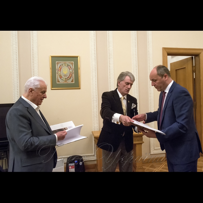 14 лютого 2018 Голова Верховної Ради відгукнувся на пропозицію Президентів України щодо запровадження Дня української державності.
Голова Верховної Ради Андрій Володимирович Парубій провів зустріч з Президентами України 1991-2010 років Леонідом Макаровичем Кравчуком та Віктором Андрійовичем Ющенком, заучасті  Першого віце-прем'єр-міністра України - Міністра економічного розвитку і торгівлі України Кубіва Степана.